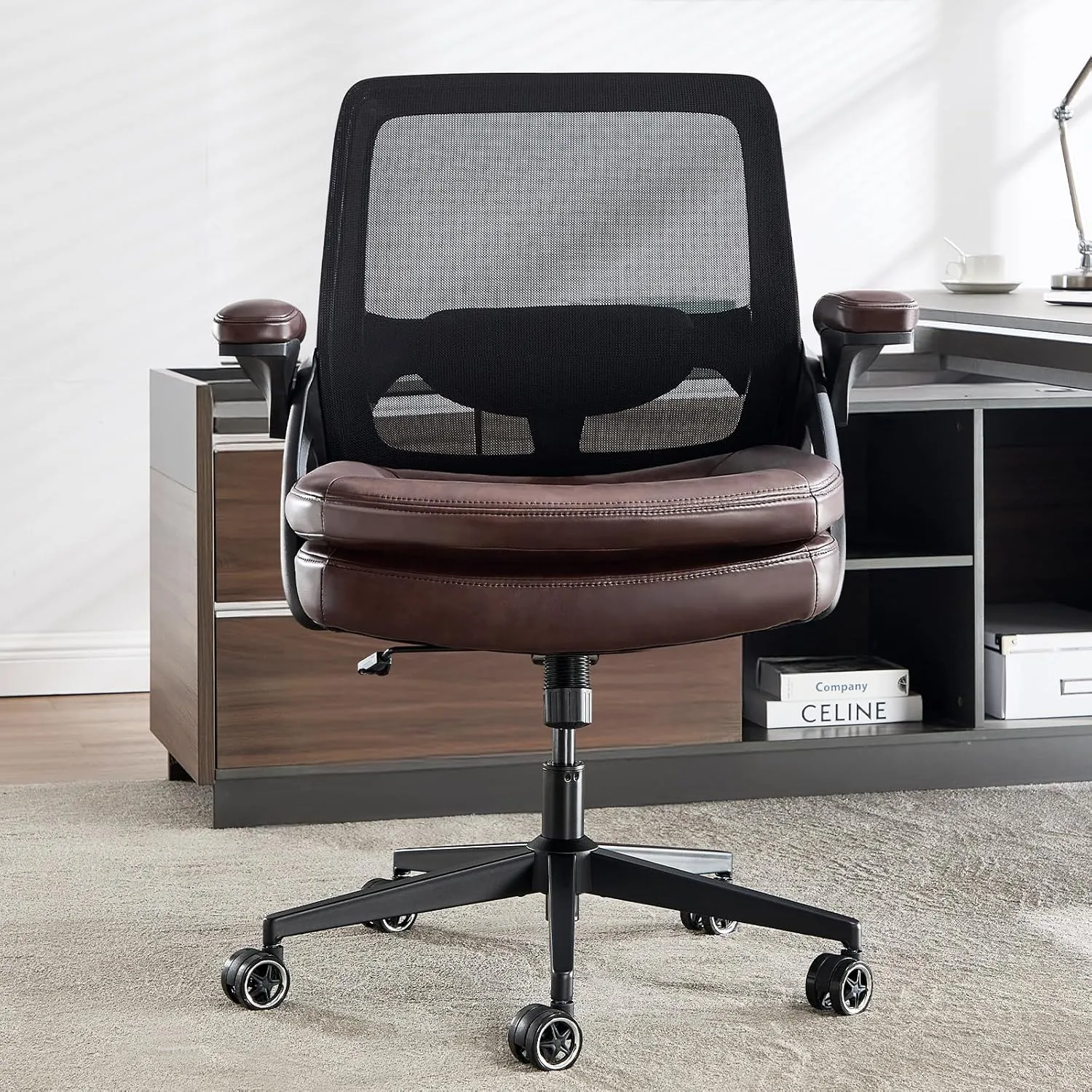 Big and Tall Office Chair, 500lbs Mesh Heavy Duty Ergonomic Desk Chair with Flip-up Armrests, Plus Size Wide Seat in PU Leather, 360 Swivel Computer Executive Task Chair for Home Office (Brown)