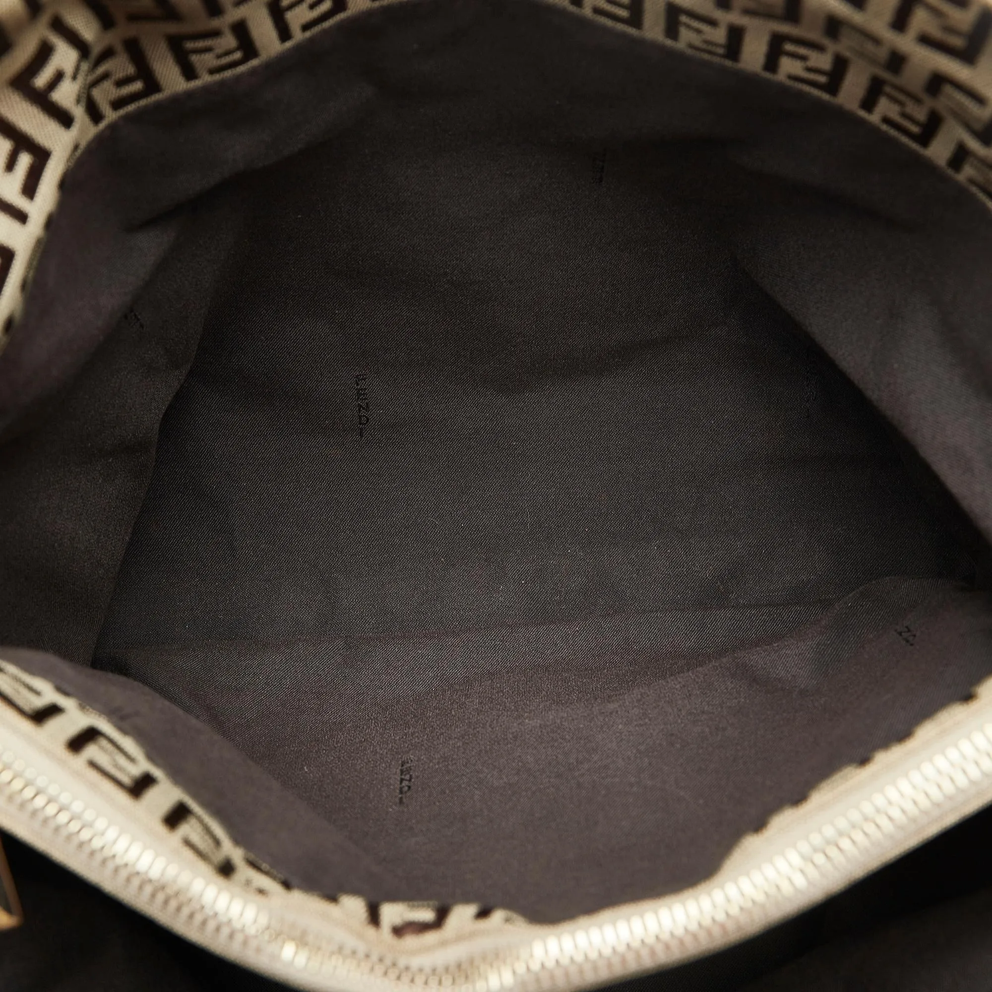 Fendi Zucchino Roll Tote (SHG-Bmz0sP)