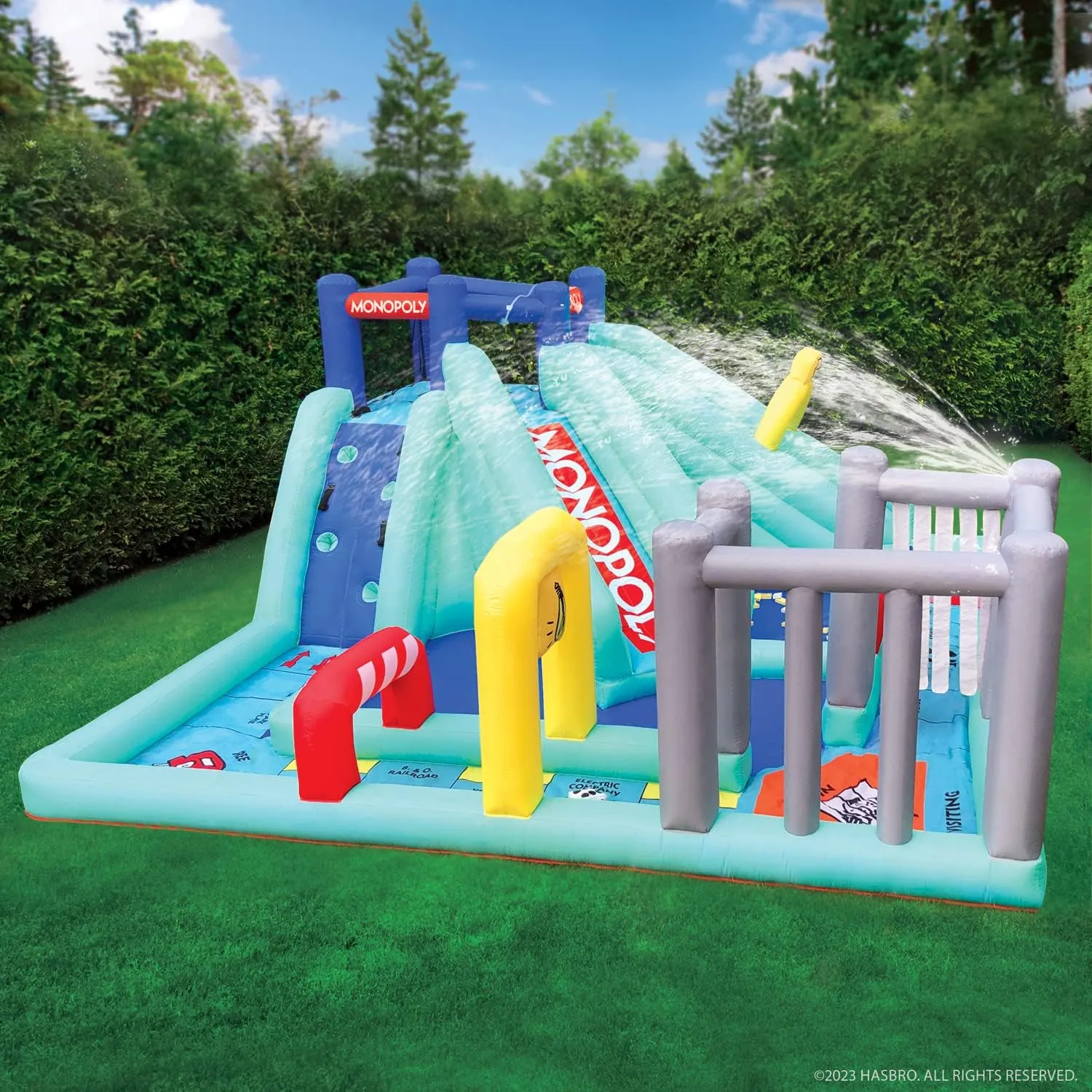 Hasbro Monopoly Splash Game – Mega Bouncer Inflatable Water Park – The Ultimate Summer Game for Kids, 2-4 players