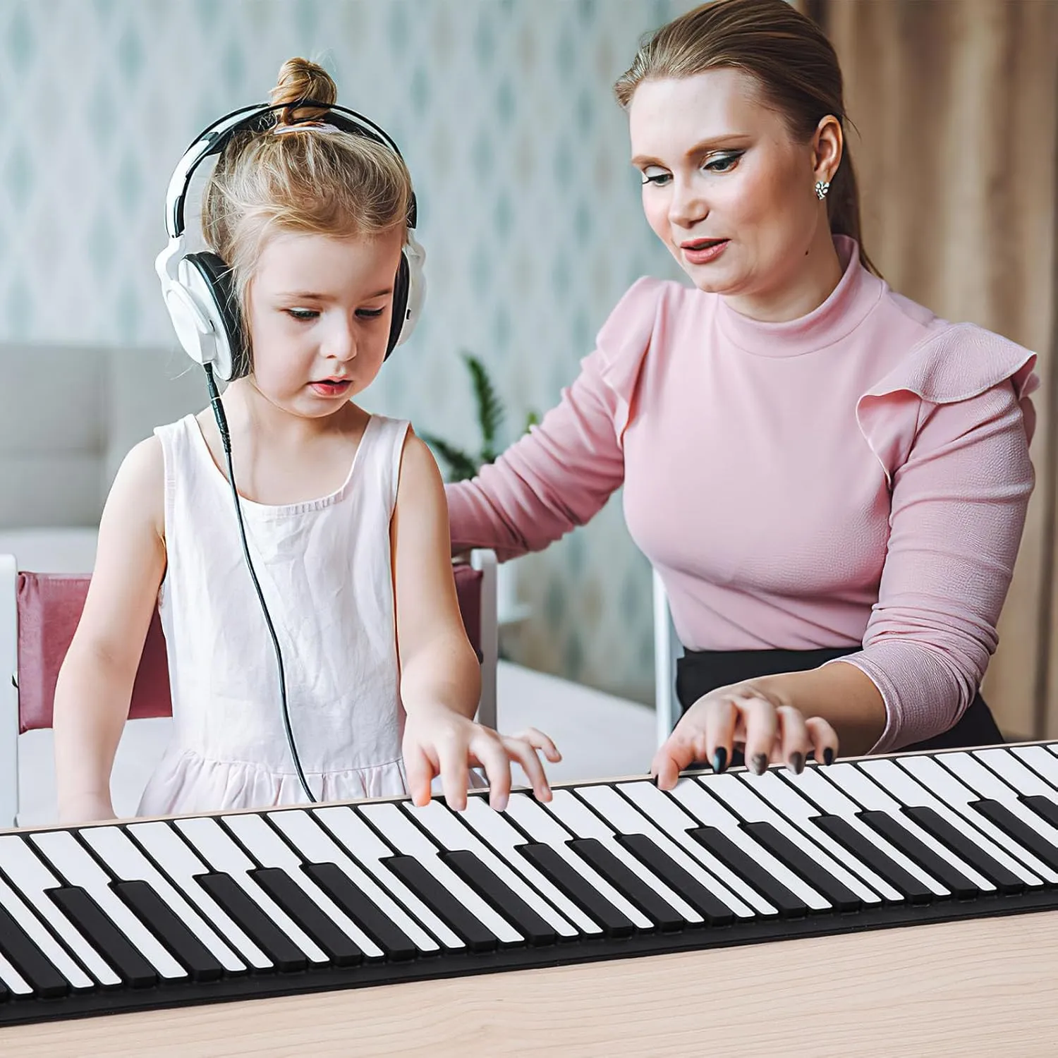 Kids Foldable Piano, Flexible Soft Electric Digital Roll Up Keyboard Piano for Beginners and Children