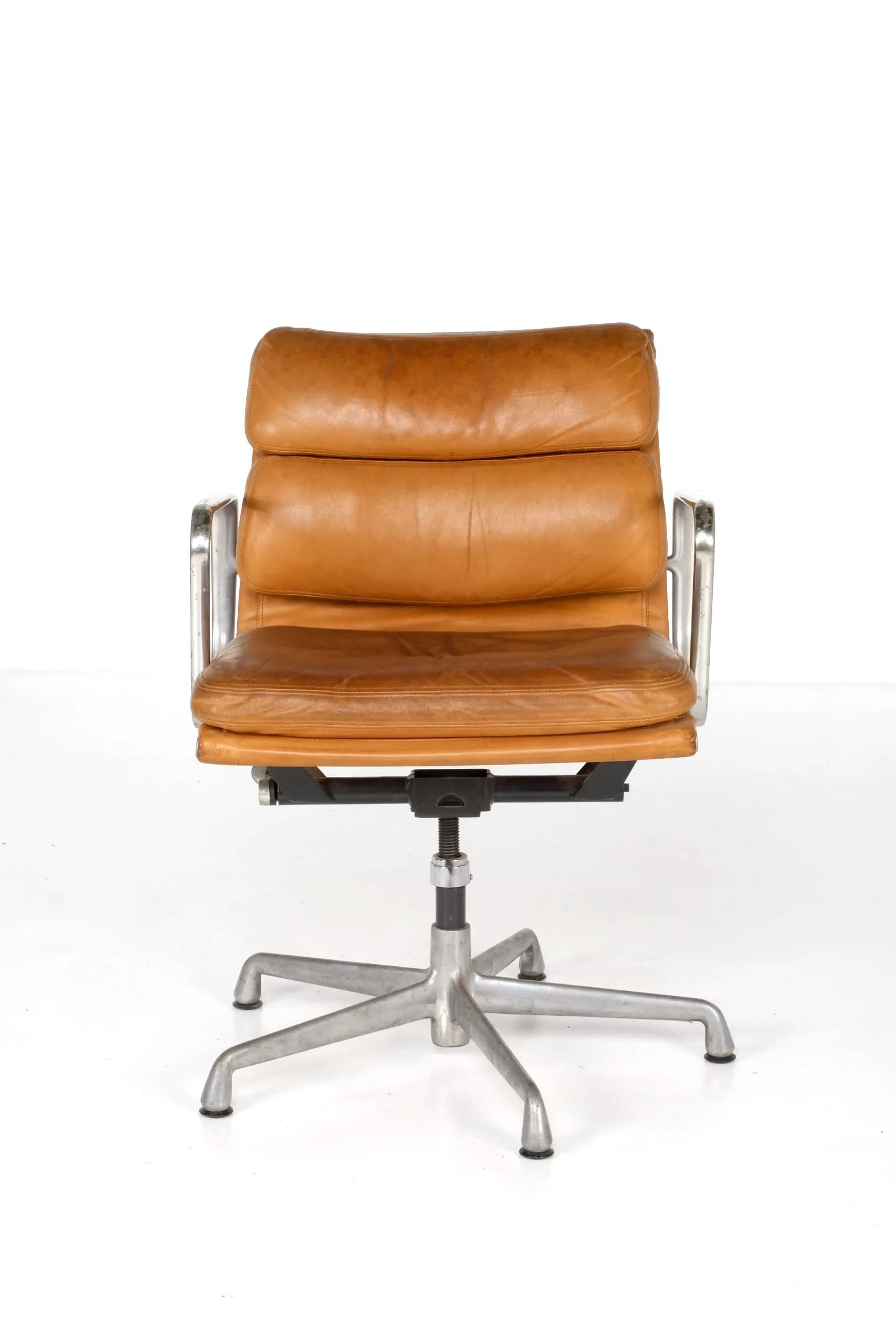 LIGHT TAN LEATHER SOFT PAD OFFICE ARMCHAIR BY: EAMES HERMAN MILLER