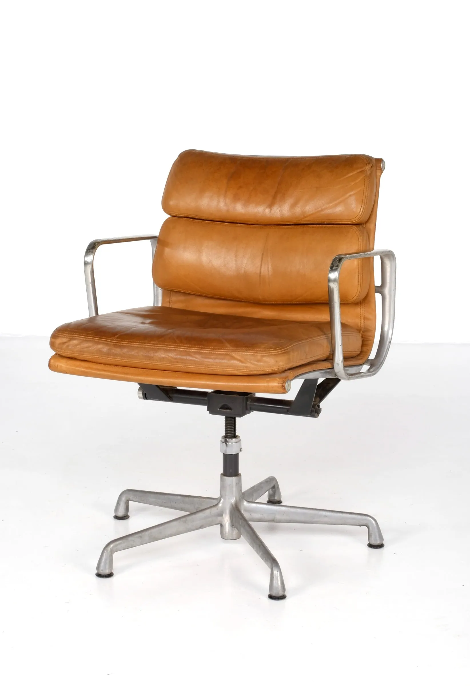 LIGHT TAN LEATHER SOFT PAD OFFICE ARMCHAIR BY: EAMES HERMAN MILLER