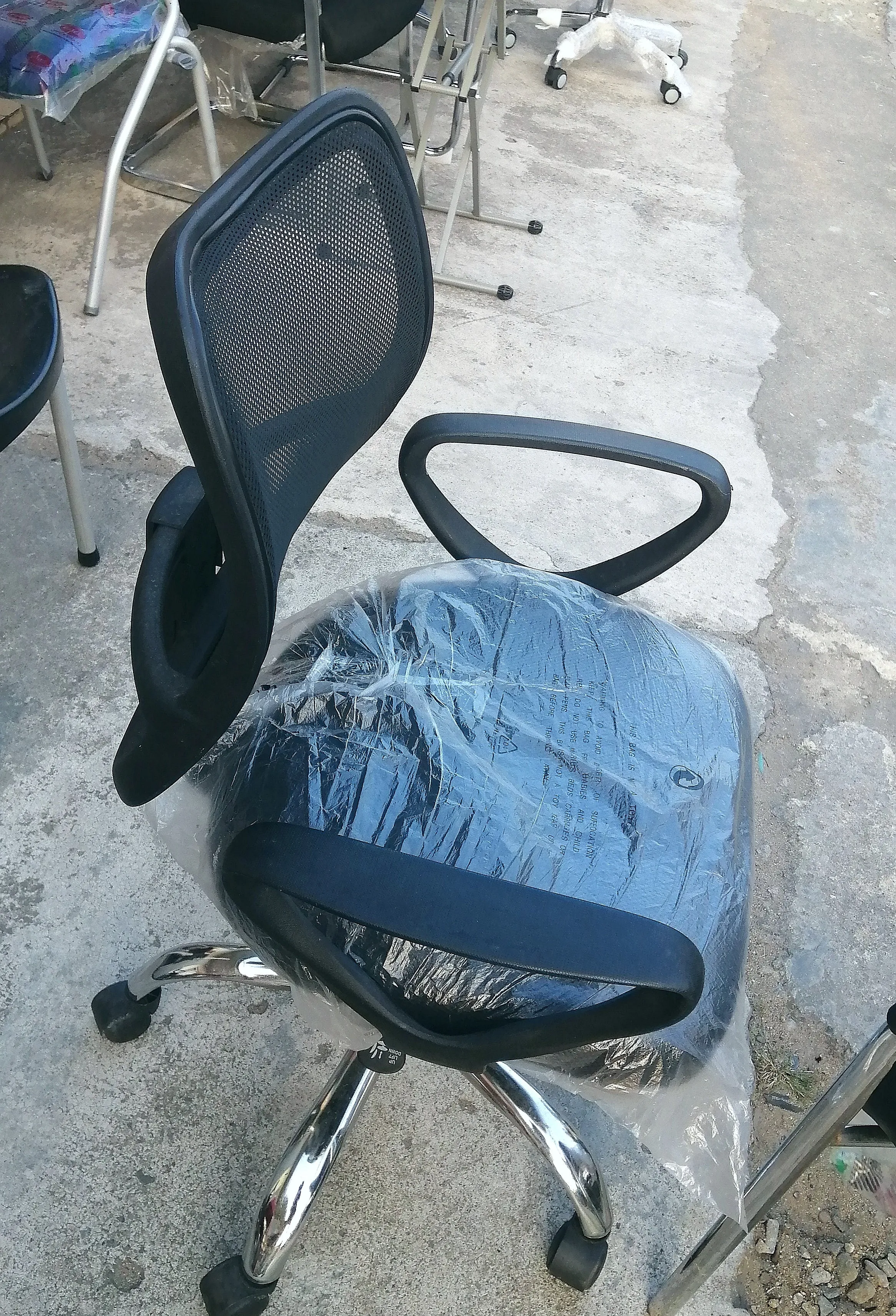 Low back mesh office chair