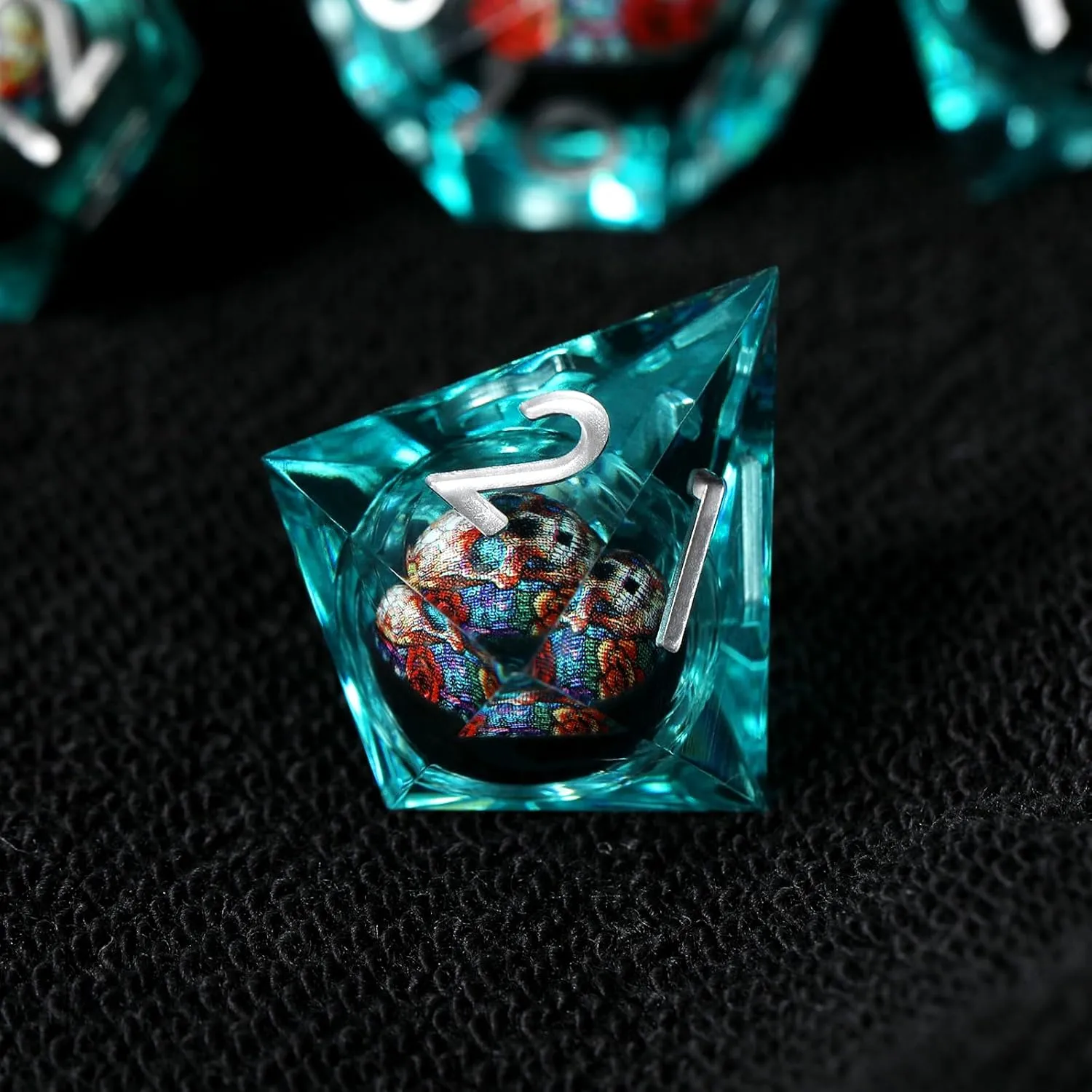 Skull D&D Dice Set with Sharp Edges, Resin Polyhedral 7pcs Dice for Dungeons and Dragons RPG, Gift Dragon Eye Bag (Green Silver)